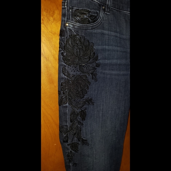 WHBM Cute Slim Leg Blue Jeans w/Floral Embroidery - Picture 3 of 7